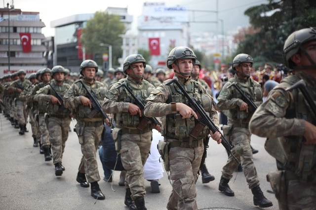 Bursa'da 30 Ağustos Kutlamalarında Askere Büyük İlgi