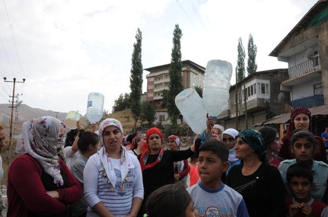 Su Eylemi Yapan Kadınları Polis Müdürü İkna Etti