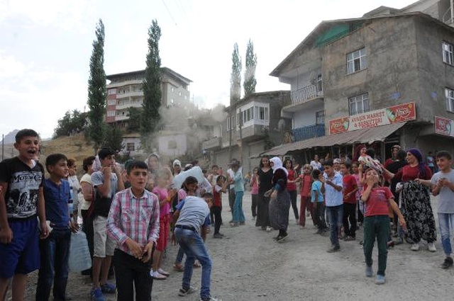 Su Eylemi Yapan Kadınları Polis Müdürü İkna Etti