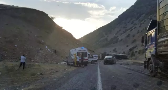 Hakkari'de Askeri Konvoya Bombalı Saldırı