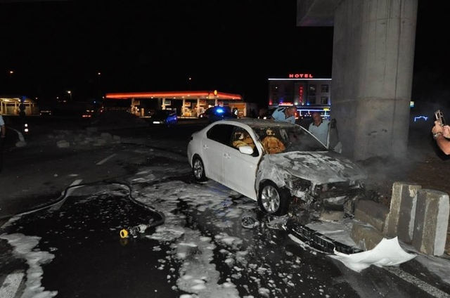 Sürücü Yanan Aracını Bırakıp Kaçtı