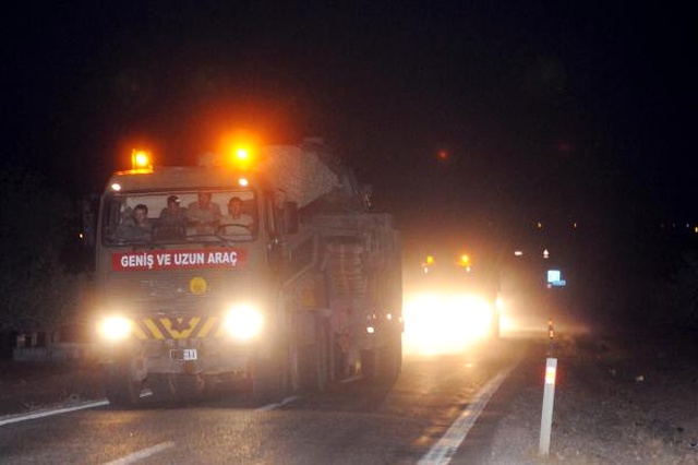 Cerablus Sınırına Tank Sevkiyatı Sürüyor