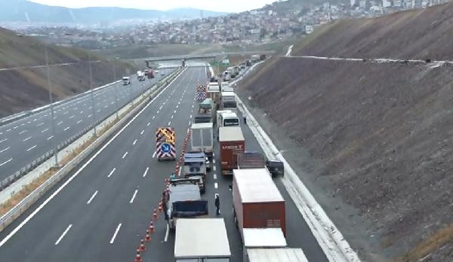 Yavuz Sultan Selim Köprüsü'nde Gişe Trafiği Sürücüleri İsyan Ettirdi
