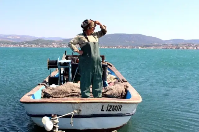 Ağların Sultanı, Ekmeğini Denizden Çıkartıyor