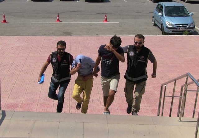 Narkotik Köpeği Moli Sarımsakların Arasına Gizlenen Uyuşturucuyu Buldu