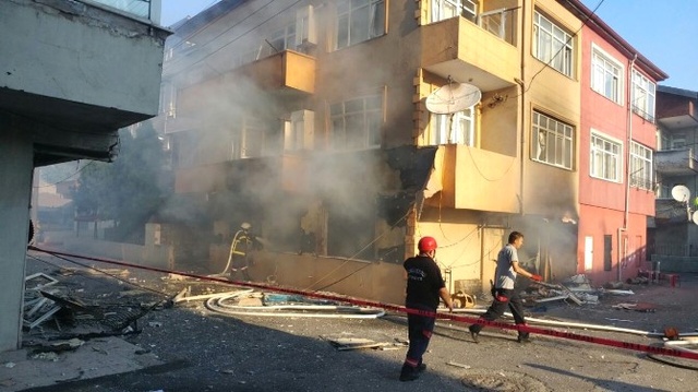 Mutfak Tüpleriyle Kendisini Patlatmaya Çalıştı