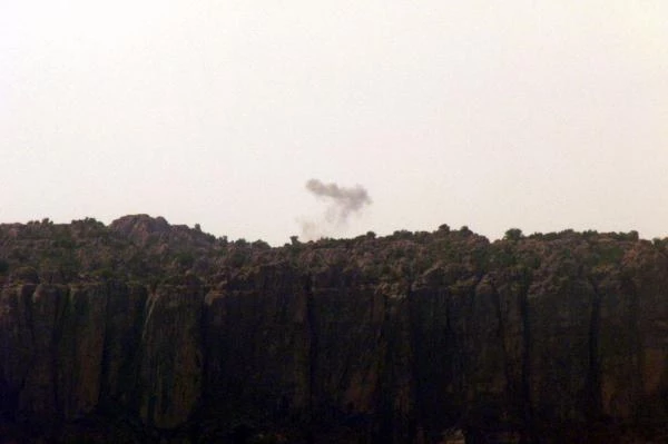PKK'lı Teröristler Derecik'te Üs Bölgeye Saldırdı