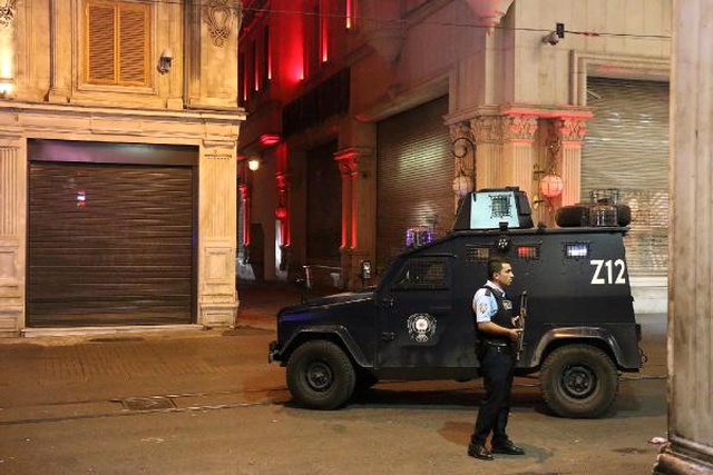 Taksim'de, Şüphenilen Tencereden Bezelye Yemeği Çıktı