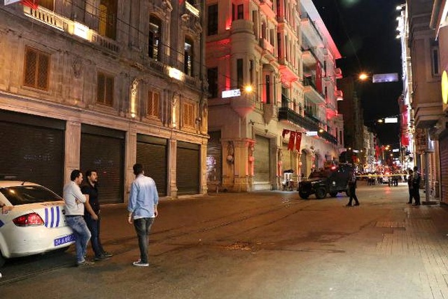 Taksim'de, Şüphenilen Tencereden Bezelye Yemeği Çıktı