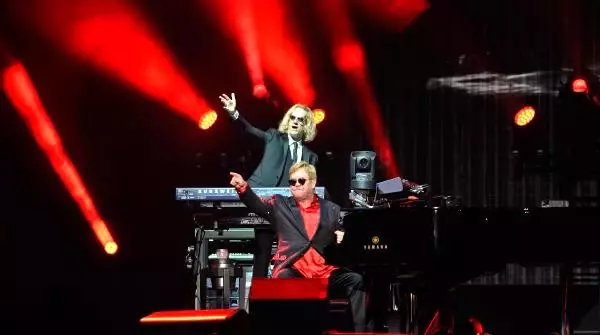 Dünyaca Ünlü Şarkıcı Elton John Antalya'da Sahne Aldı