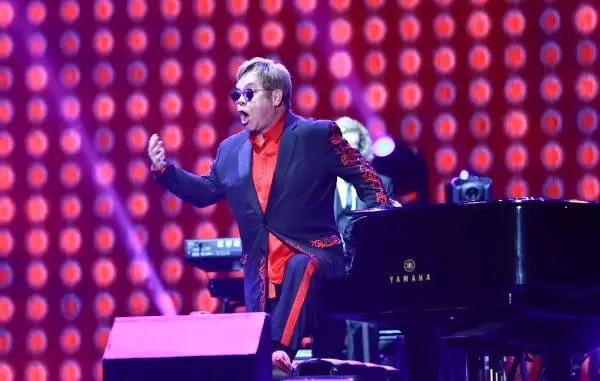 Dünyaca Ünlü Şarkıcı Elton John Antalya'da Sahne Aldı