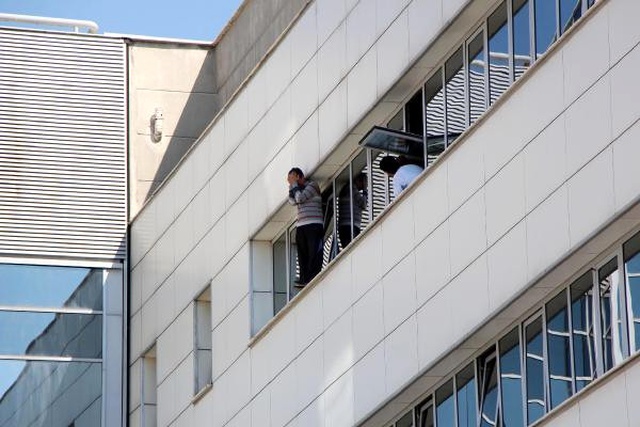 Güvenlik Görevlisi, İşten Çıkarıldığı Hastanenin 4'üncü Katından Atladı