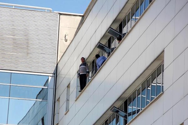 Güvenlik Görevlisi, İşten Çıkarıldığı Hastanenin 4'üncü Katından Atladı