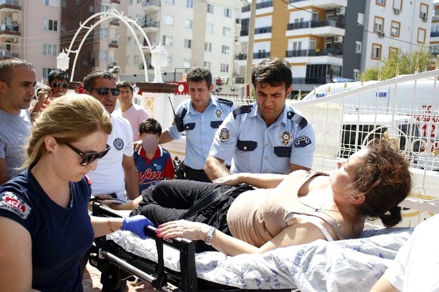 Komşular Durumdan Şüphelendi! İntihar Etmek İsteyen Kadın Son Anda Kurtarıldı