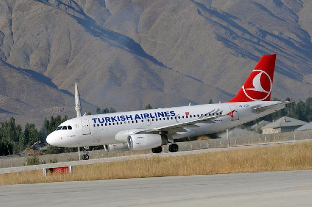 <a class='keyword-sd' href='/yuksekova/' title='Yüksekova'>Yüksekova</a>'ya 13 Ay Sonra İlk Yolcu Uçağı İndi