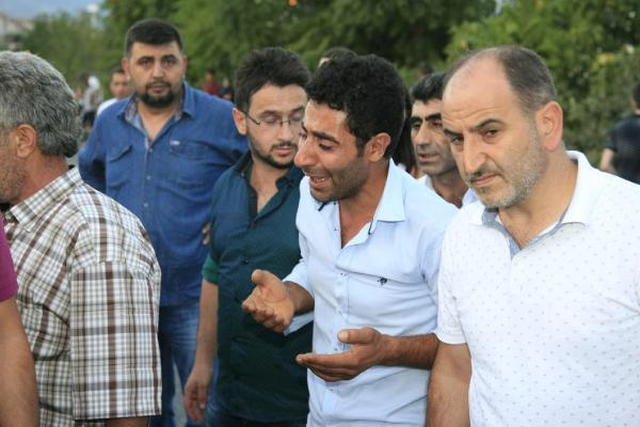 Annesinin Elini Bırakıp Yola Fırlayan Çocuk, Otomobilin Çarpması Sonucu Öldü