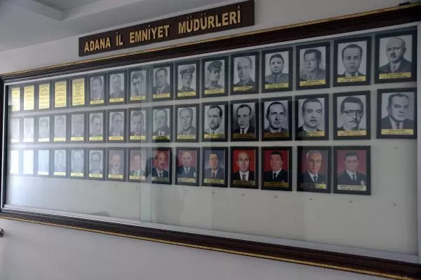 FETÖ'cü Emniyet Müdürlerinin Fotoğrafları Kaldırıldı