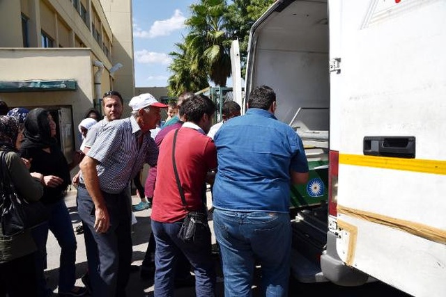 Oğlu Ölen Anne 'Şaka Yaptım de Kalk' Diyerek Gözyaşı Döktü