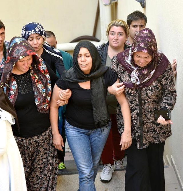 Oğlu Ölen Anne 'Şaka Yaptım de Kalk' Diyerek Gözyaşı Döktü