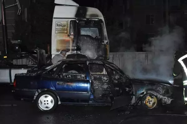 Konya'da Kundaklama Şüphesi! 45 Dakika İçerisinde 7 Araç Yandı