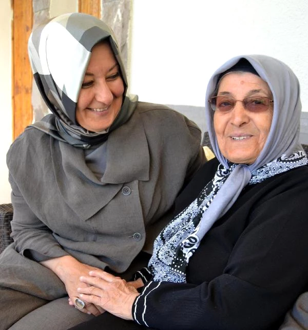 Abdullah Gül'den, Kayseri'de Anne-Babasına Bayram Ziyareti