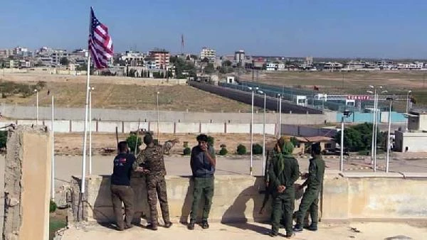 Telabyad Gümrük Binasına Bayrağı Asan ABD'li Asker Çıktı