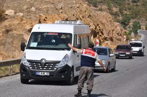 Jandarma Baykuş İçin Köprüyü Kapattı, İtfaiye Kuşu Kurtardı