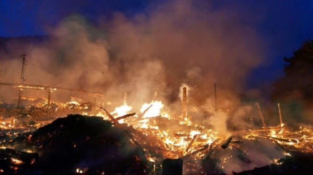 Yangın, Gece Vakti Bir Köyü Yok Etti