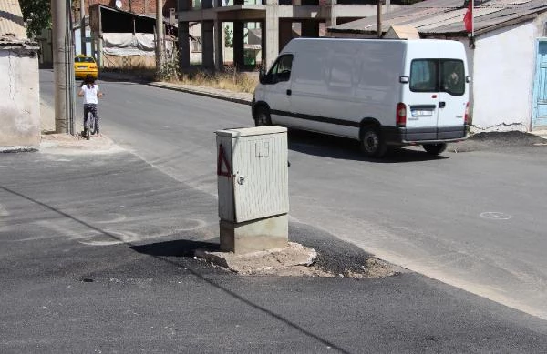 Yol Genişletildi, Telefon Santrali Ortada Kaldı