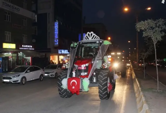 Damat Çiftçi Olunca Traktörü Gelin Aracı Yaptı