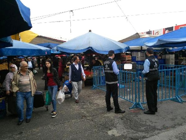 Vatandaşa Hakaret Eden Pazar Esnafının Tezgah Açmasına İzin Verilmedi