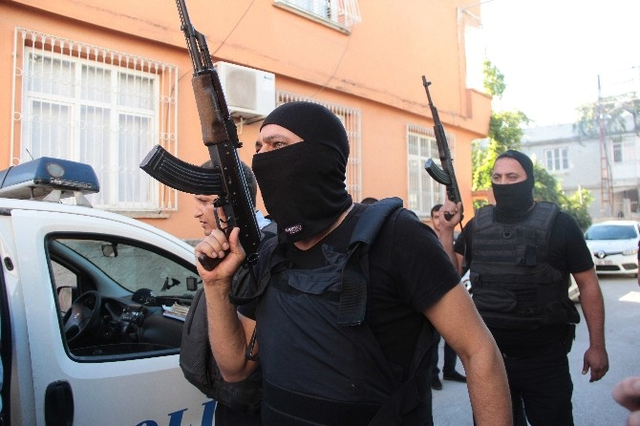 Cezaevine Girmemek İçin Polis ile Çatıştı