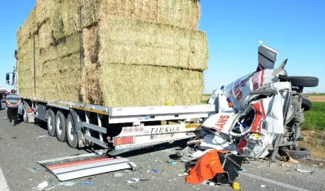 Kazaya Giden Ambulansa Otobüs Çarptı: 2 Ölü, 5 Yaralı