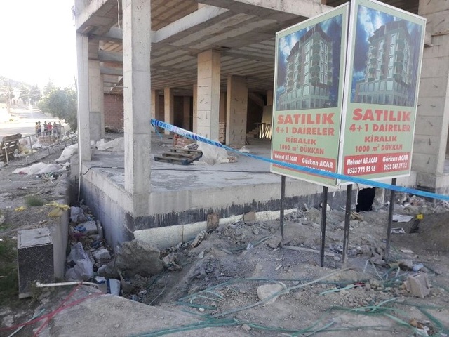 Mut'ta Seyir Halindeki Araç Tarandı: 5 Yaralı