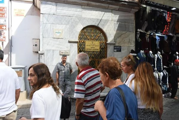 Turizm Bürosunun Tabelası Eksik