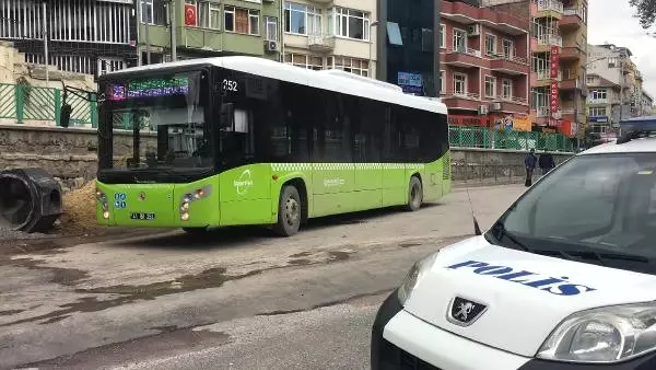 Halk Otobüsündeki Şüpheli Çanta Fünye ile Patlatıldı