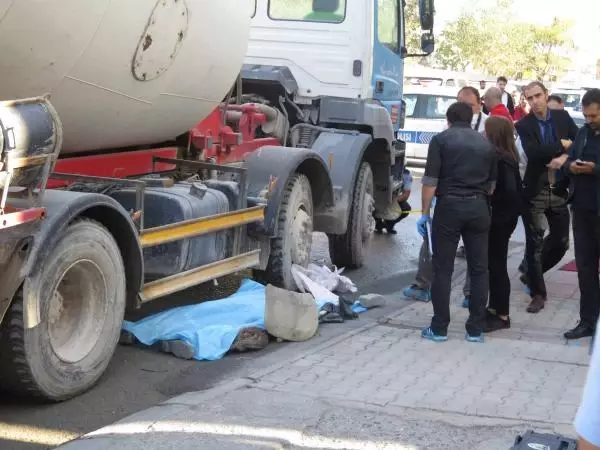 Temizlik İşçisi Beton Mikseri Altında Can Verdi