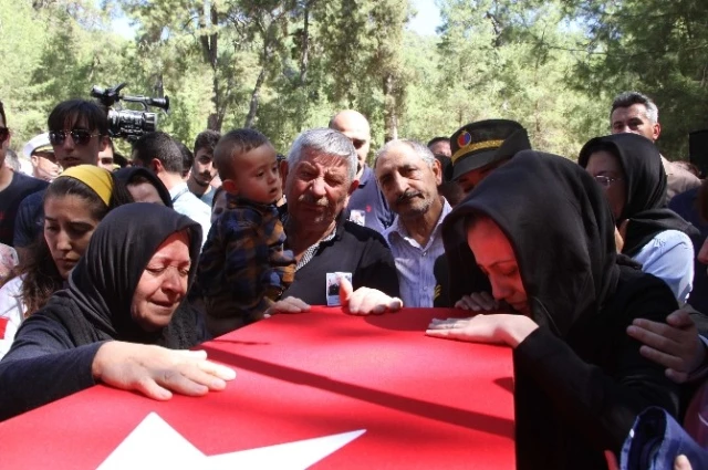 Şehit Yüzbaşı Özgür Özekin Son Yolculuğuna Uğurlandı