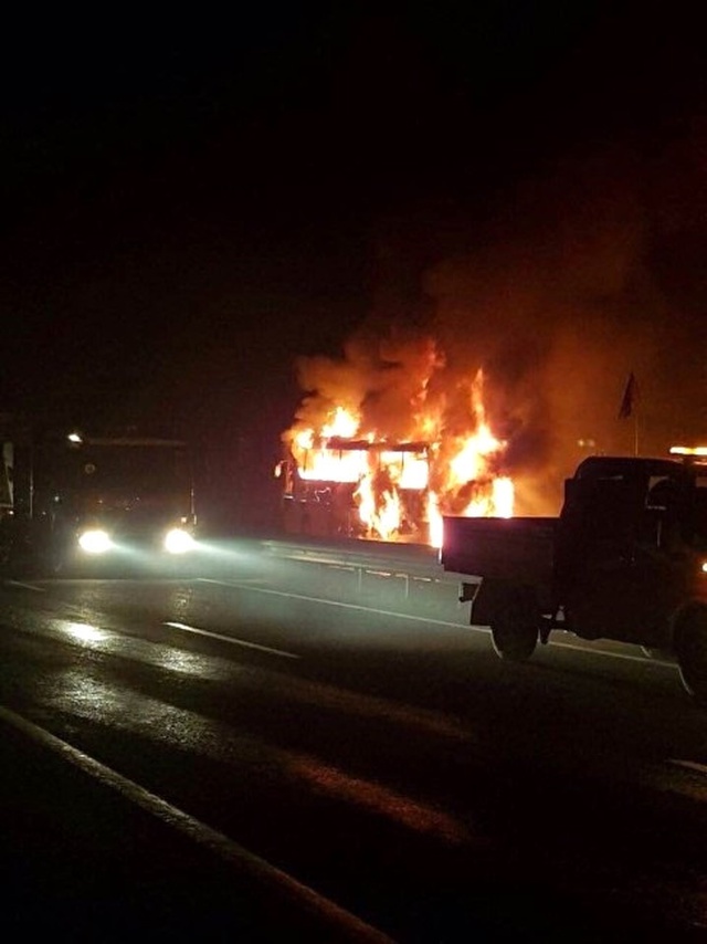 Başkent'te Seyir Halindeki Yolcu Otobüsü Alev Alev Yandı: 5 Yaralı