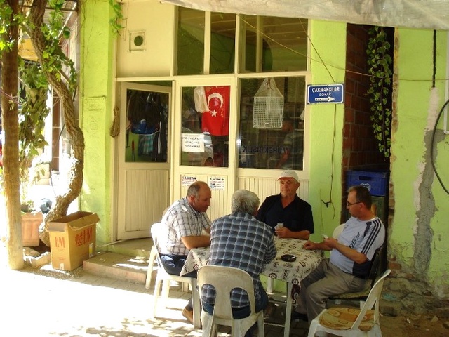 Bu Çay Ocağında Siyaset Yapmak Yasak