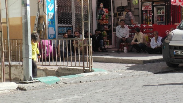 Eve Çağırdıkları Arkadaşlarını Bıçaklayarak Öldürdüler