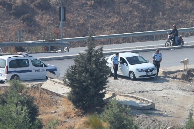 İzmir'de Terör Alarmı Verildi: 2 Terörist Aranıyor