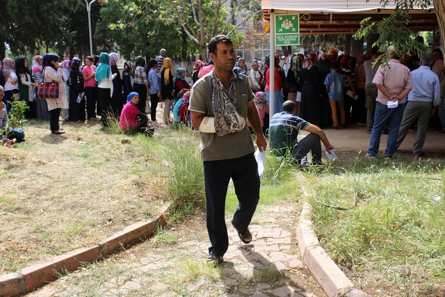 Hatay'da 45 Kişilik İşe 700 Kişi Başvurunca İzdiham Yaşandı