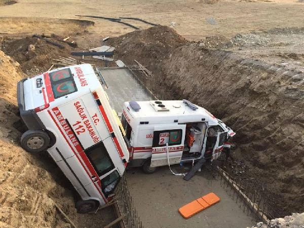 İki Ambulans Kaza Yaptı: 1'i Ağır 4 Yaralı
