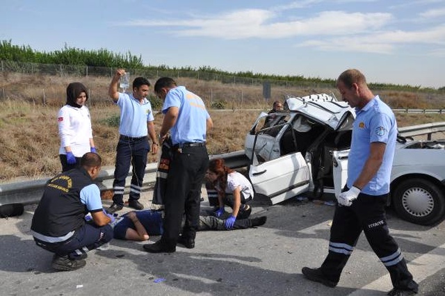 Otoyolda Geri Giden Otomobile TIR Çarptı: 2 Ölü, 3 Yaralı