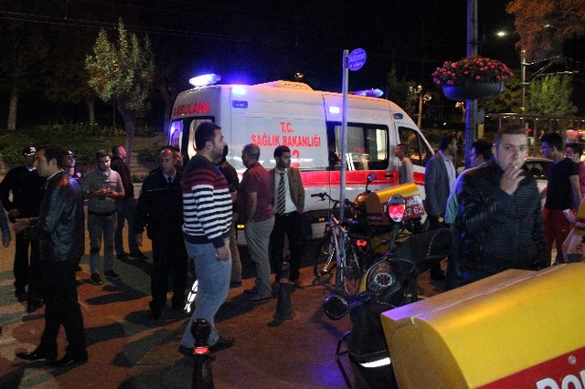 Önünü Kesenlere Para Vermeyen Genç, Sokak Ortasında Bıçaklandı