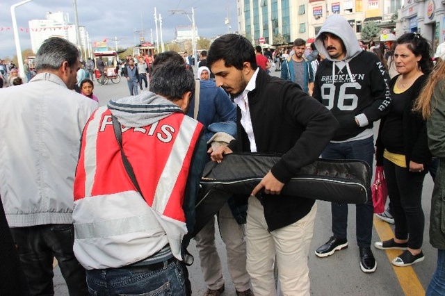 Yenibosna'daki Patlamanın Ardından İstiklal Caddesi'nde Çanta ve Valizler Didik Didik Arandı