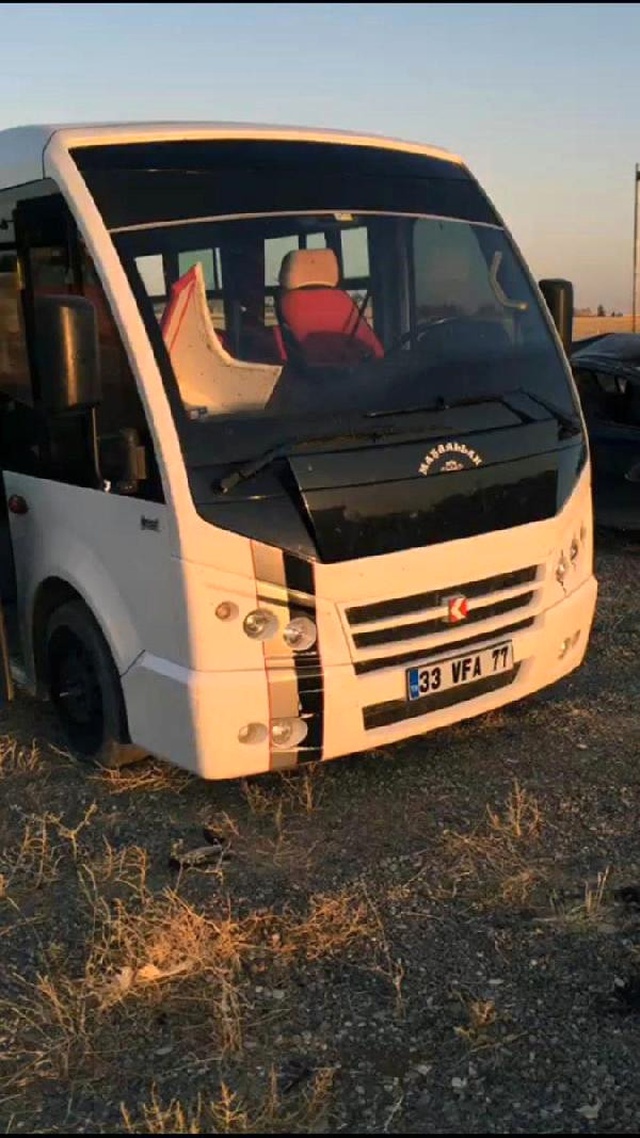 Minibüsün Gizli Bölmesinden PKK'lı 2 Kadın Terörist Çıktı