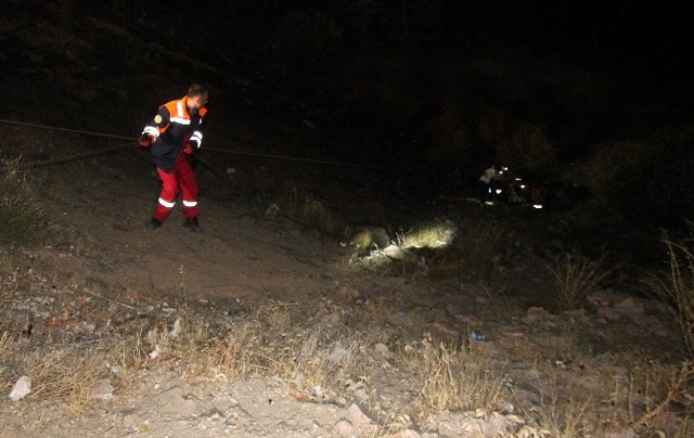 Elazığ'da 50 Metrelik Uçuruma Yuvarlanan Kadını Ekipler Güçlükle Kurtardı