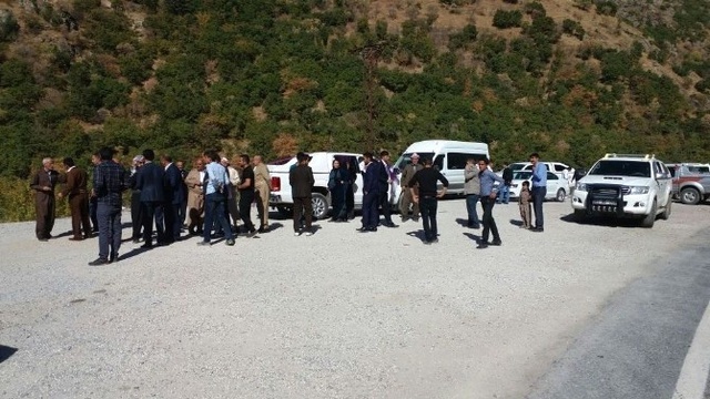Şemdinli'de Düğün Konvoyu, Saldırıdan Kıl Payı Kurtuldu